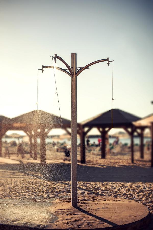 Wom Beach Pod Hotel - A Member Of Brown Hotels Tel Aviv Exterior foto